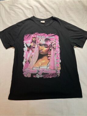 Nicki Minaj Gag City Pink Friday Reloaded Tour T-shirt. Size large